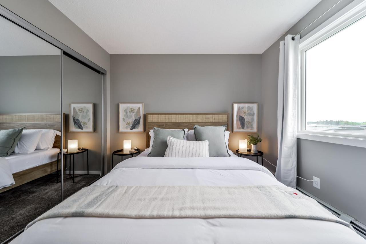 Peaceful Oasis Condo, Ac, Top Floor, Secure Ug Parking, Balcony, King Bed! Edmonton Dış mekan fotoğraf