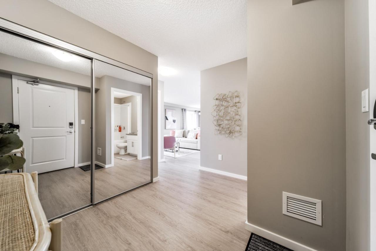 Peaceful Oasis Condo, Ac, Top Floor, Secure Ug Parking, Balcony, King Bed! Edmonton Dış mekan fotoğraf